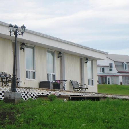 Motel De La Pointe Aux Bouleauxベ・サントカトリーヌ エクステリア 写真